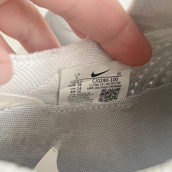 NIKE || React Phantom Sneakers - Picture 13 of 13